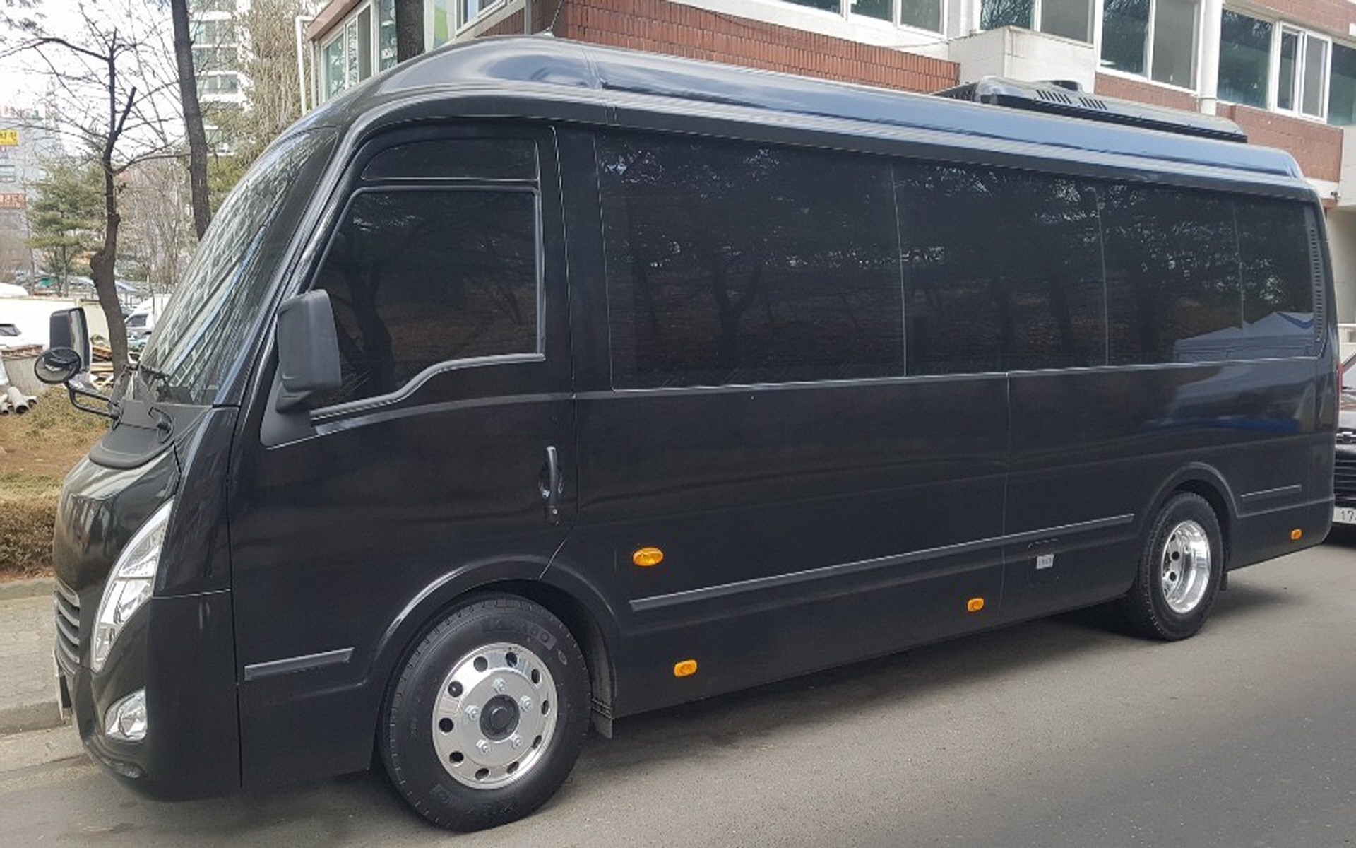 중형 11인승 VIP리무진 버스 우측