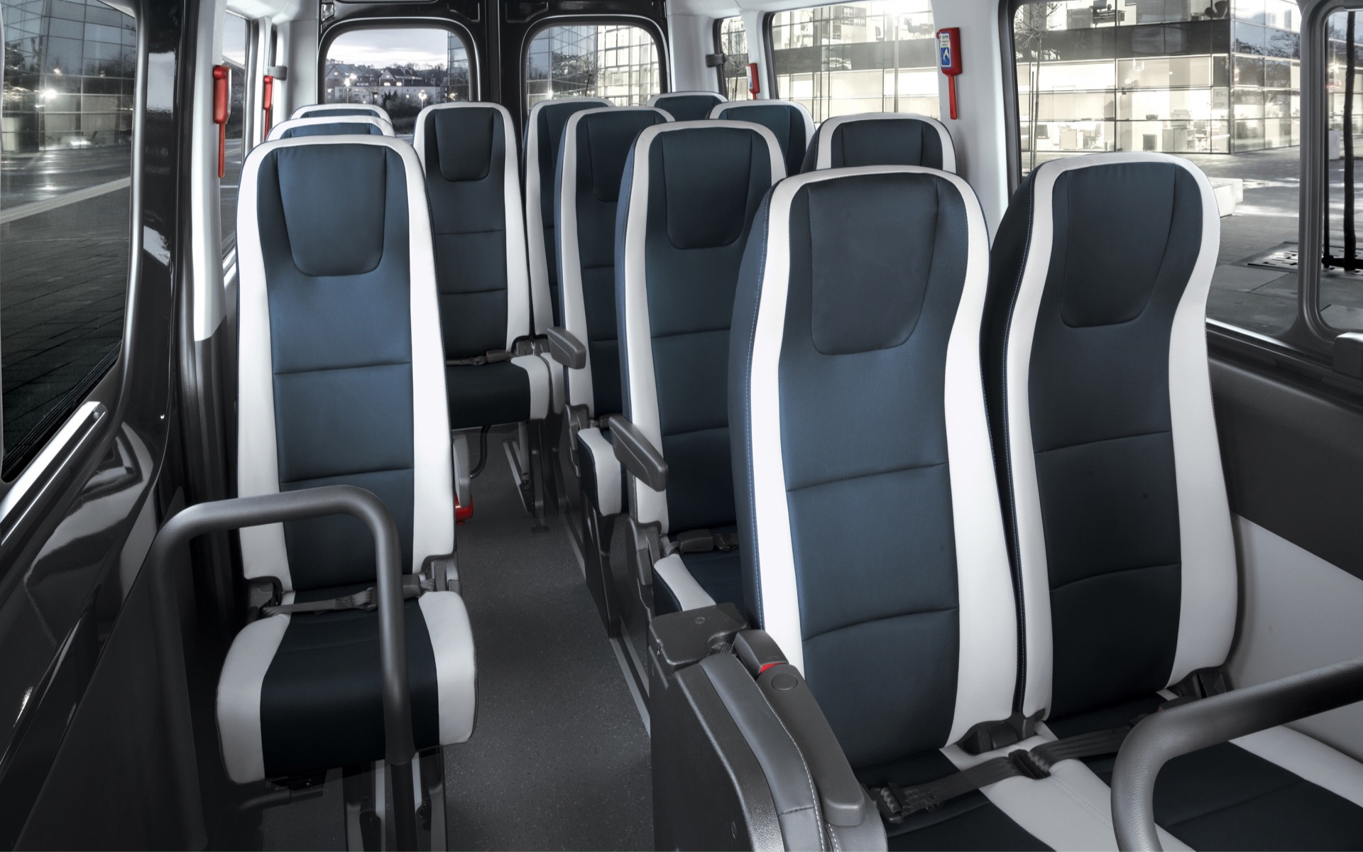 중형 15인승 솔라티 리무진 버스 내부