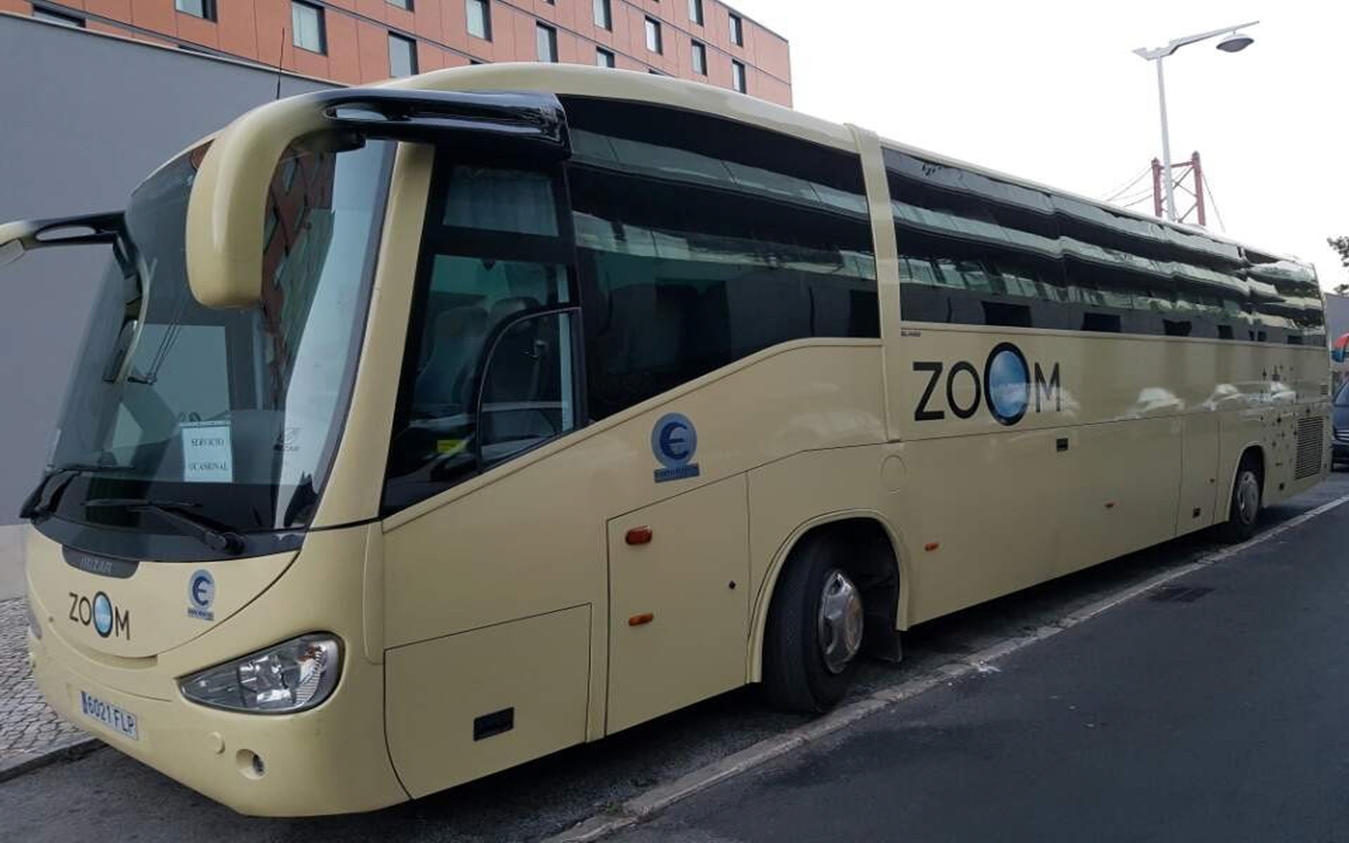 중형 19인승 리무진 버스 전면 좌측