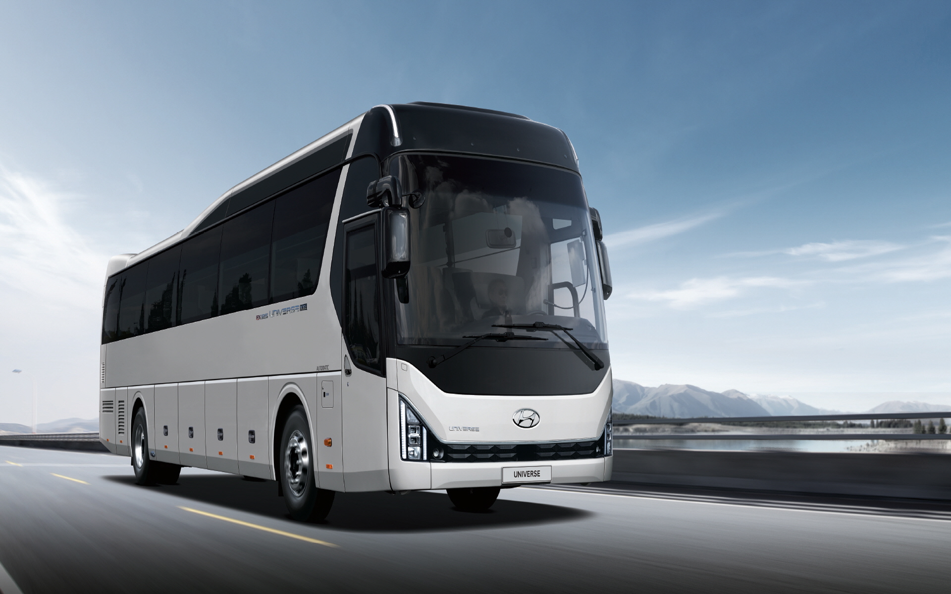 대형 28인승 우등리무진버스 전면 우측