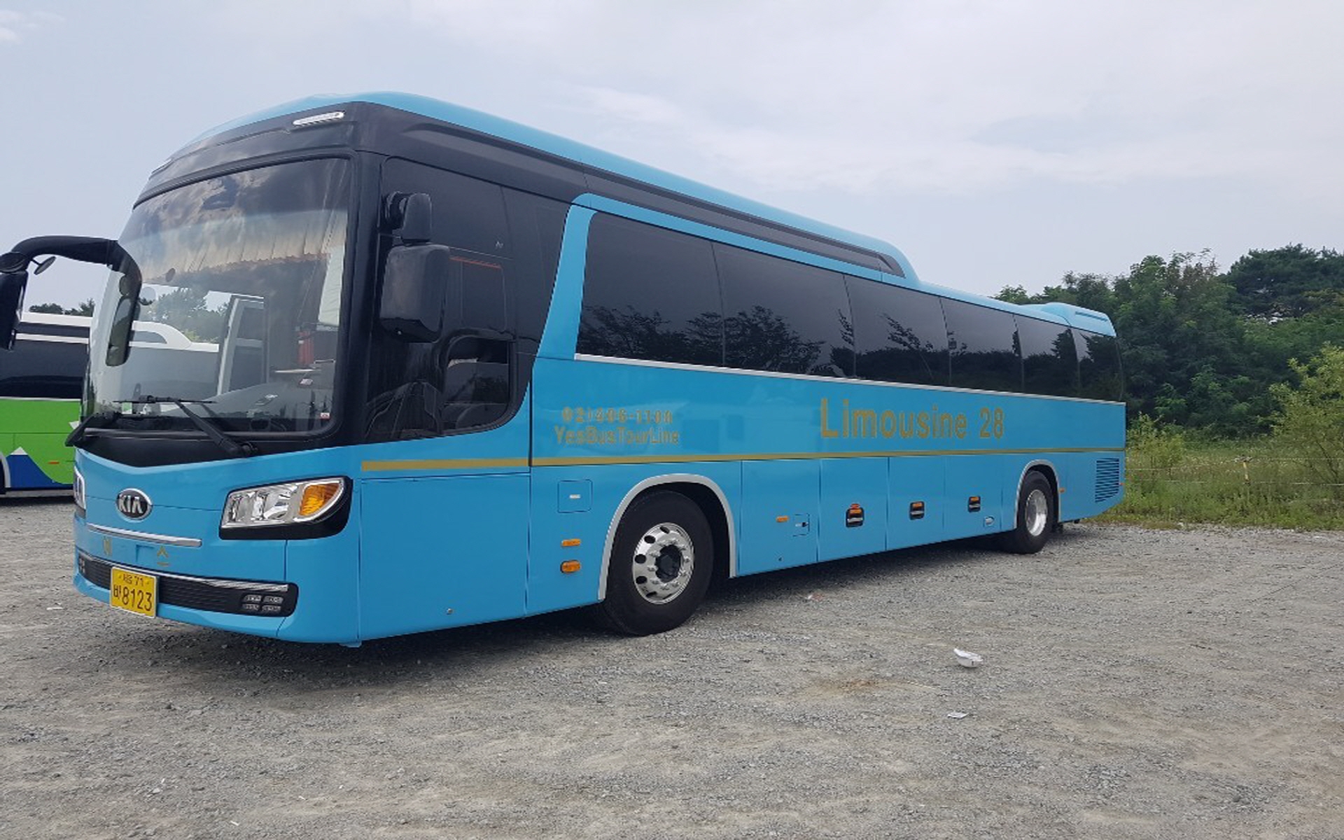 대형 28인승 우등리무진버스 전면 좌측