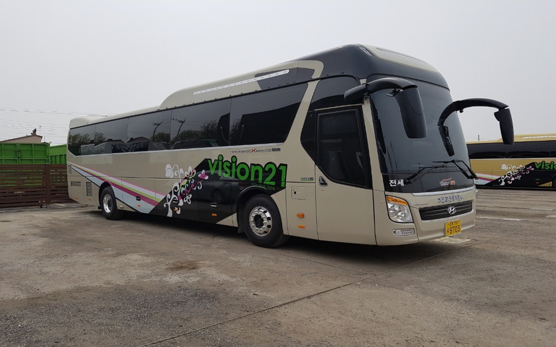 대형 28인승 우등리무진버스 전면 우측2